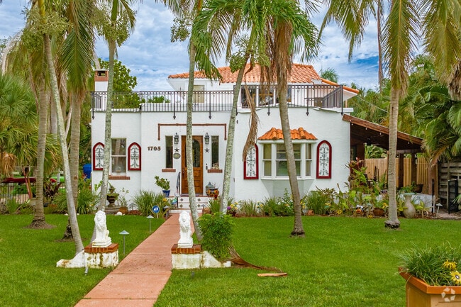 Original Spanish style homes, built by founders are still standing today in Vamo.