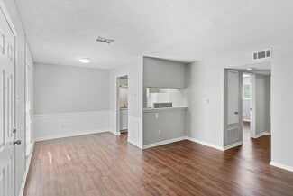 932 7th Ave N, Texas City, TX 77590