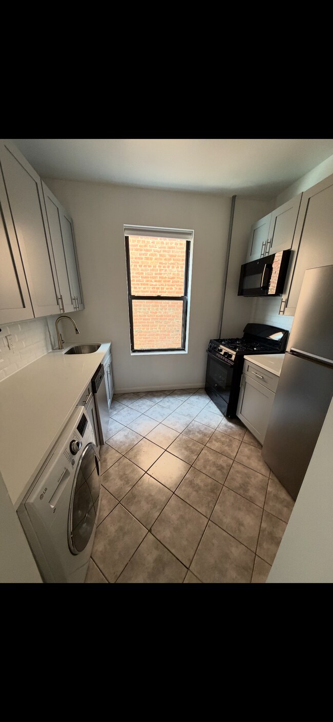 30-17 34th St, Long Island City, NY 11103