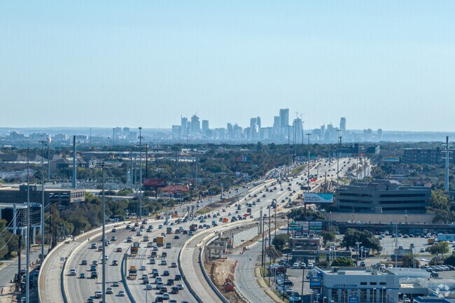 183 offers highway access to downtown Austin from Angus Ranch.