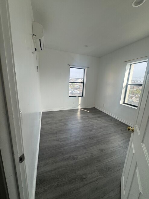 4502 S Broadway unit 3, Los Angeles, CA 90037 - photo 1