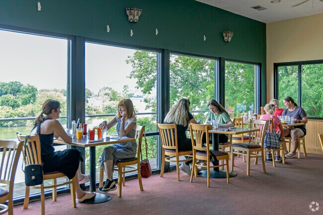 Locals enjoying a fantastic view with some great food at The Park Diner.