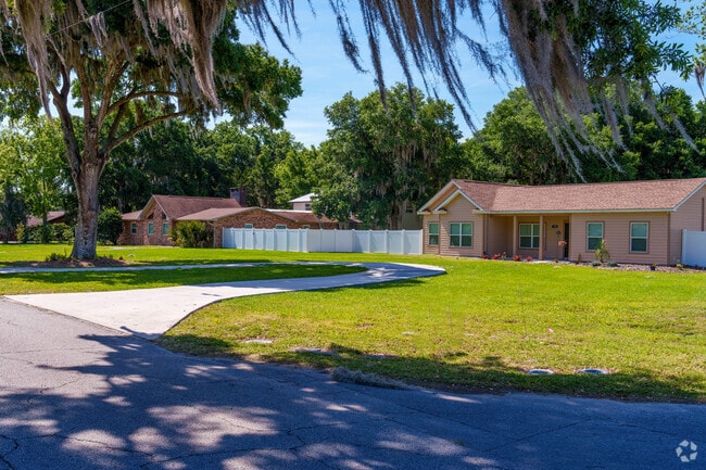 Large oversized lots are common for homes in Umatilla.