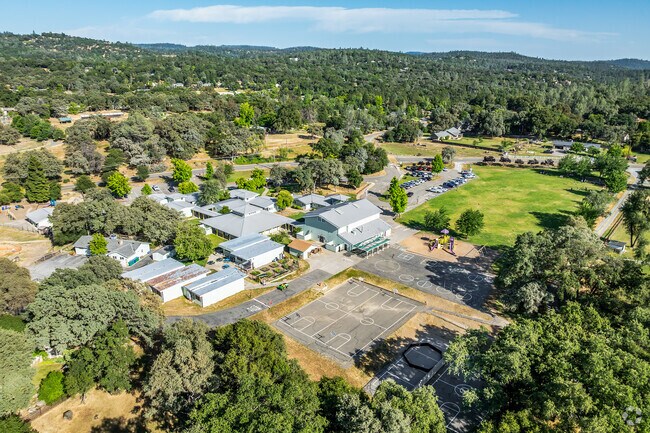 Williams Ranch Elementary School offers a variety of classes across several buildings on campus.