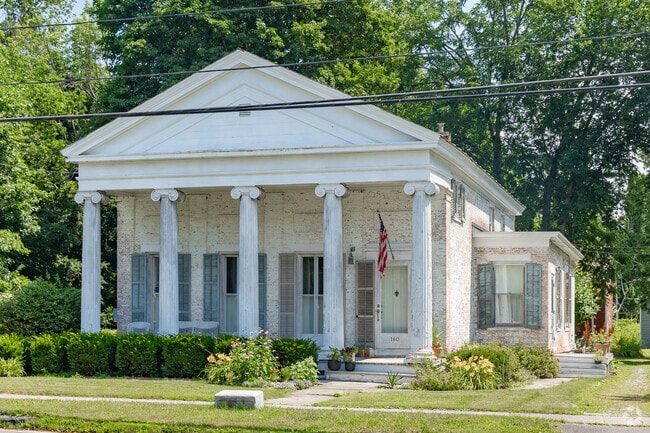 The median age in Salem is 47.5.