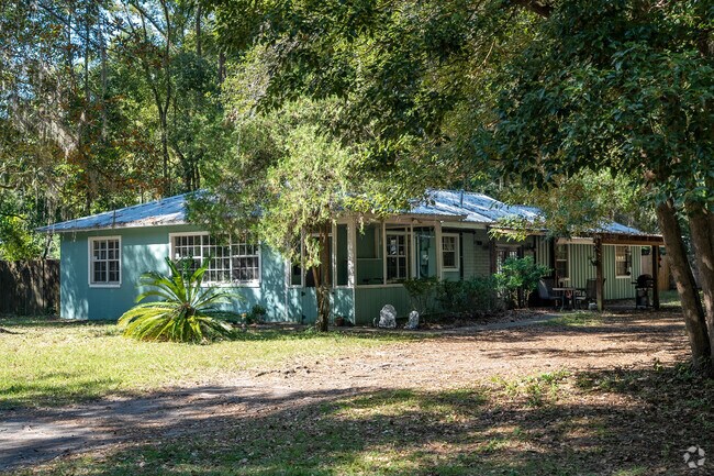 Spacious yards add to the appeal of Oakview’s single-family homes.