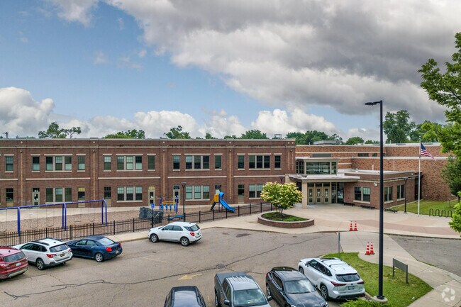 Washington Writers' Academy has a student/teacher ratio of 17 to 1.