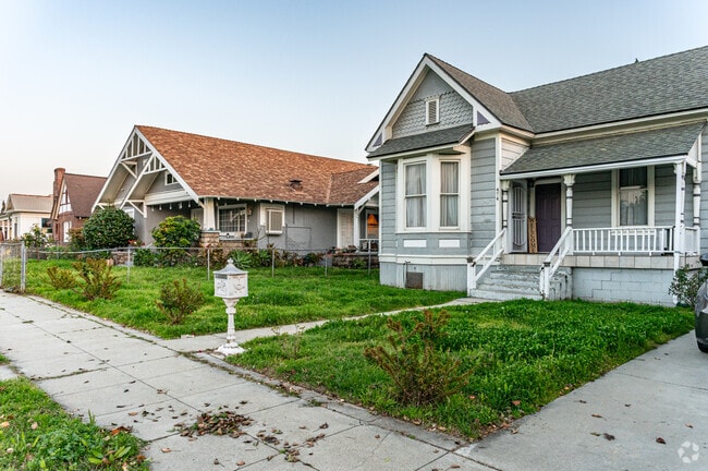 Some homes in Downtown Pomona have large grassy front yards.