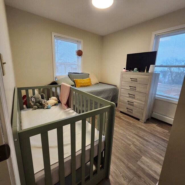 70 Naugatuck St, Hartford, CT 06120 - photo 7