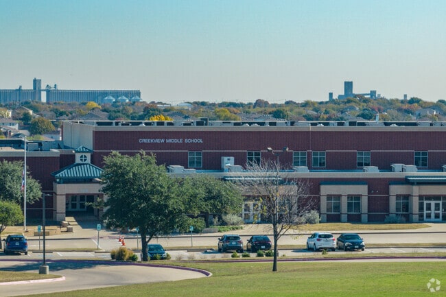 Creekview Middle School boasts strong progress with high test scores according to Great Schools.