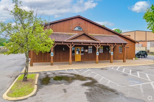 Shotgun Dan’s Pizza is a local favorite among Walnut Valley residents.