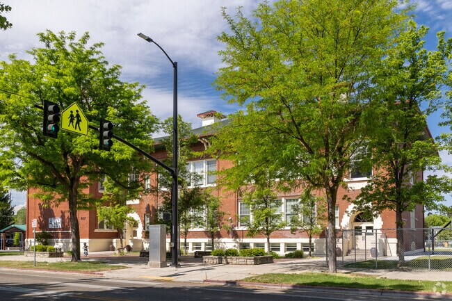 Washington Elementary School near the Foothills is conveniently located just blocks from downtown Boise.