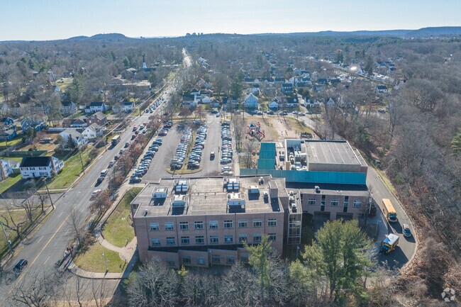 Spring Glen School at 1908 Whitney, Hamden, CT is a great school.