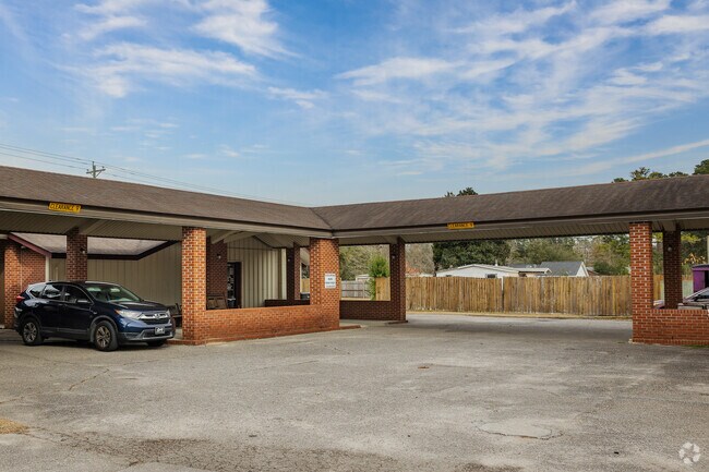 Living Oaks Academy in Moncks Corner has pick up and drop off areas.