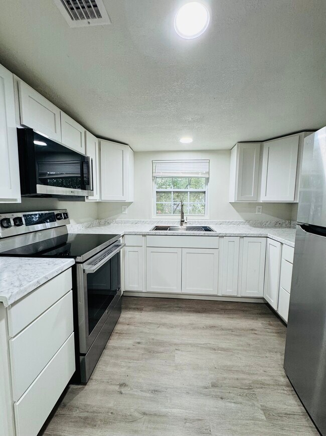 7635 Pickett St, Jacksonville, FL 32208 - photo 2