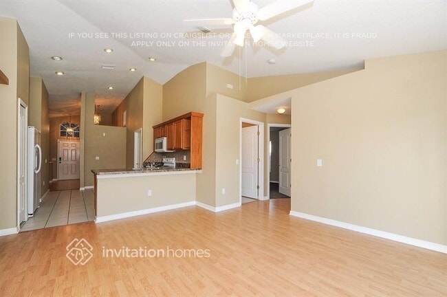 12720 Lake Vista Dr, Gibsonton, FL 33534 - photo 3