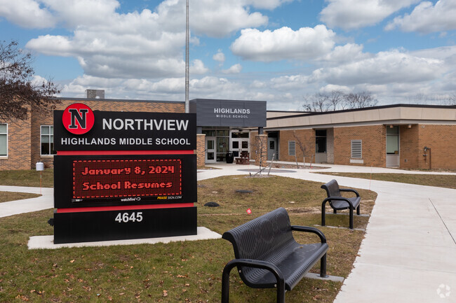 Highlands Middle School, Sign.