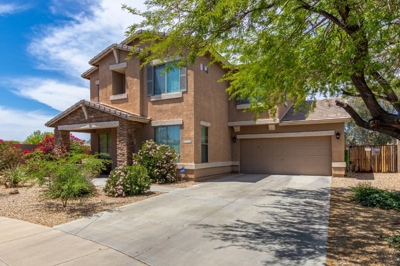 18096 W Paradise Ln, Surprise, AZ 85388 - photo 1