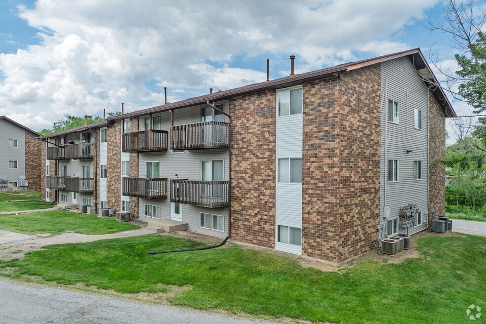 Windsor Crest Apartments, Davenport, IA 52807 - photo 1