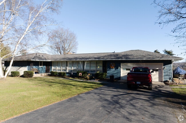 A luxury ranch with lots of room in Saratoga.