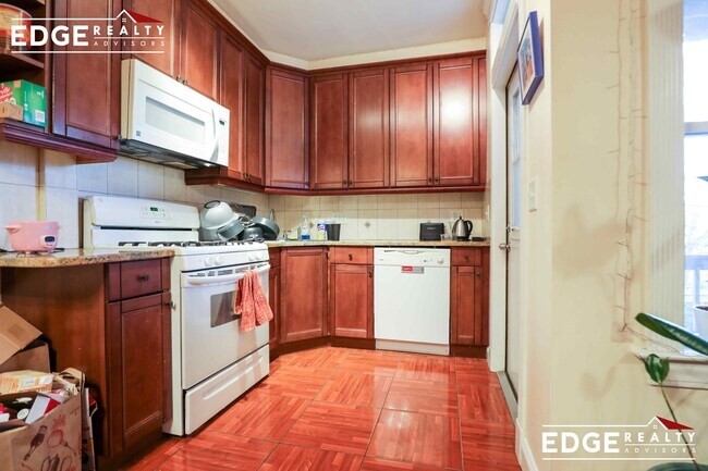 5 Delaware Place unit 4, Boston, MA 02135 - photo 2