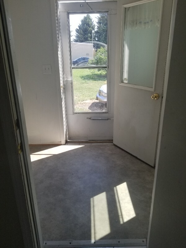 622 3rd Ave E, Culbertson, MT 59218 - photo 3