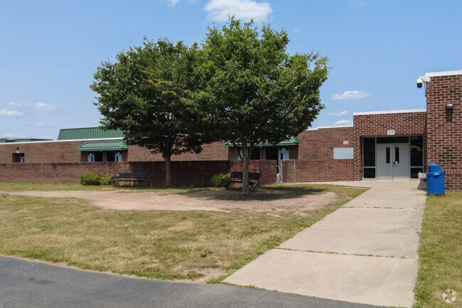 Newton-Lee Elementary School / Overview