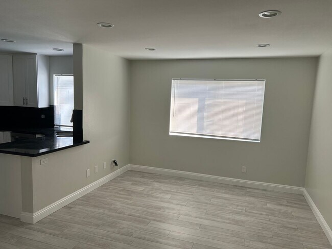 17738 Superior St unit 21, Northridge, CA 91325 - photo 7