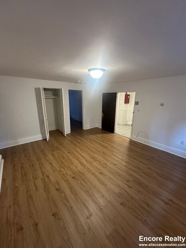 63 Selkirk Rd unit 8, Brighton, MA 02135 - photo 3