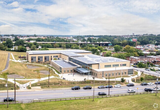 Graceland Park / O'donnel Heights Elementary School has a student body of 672 students.