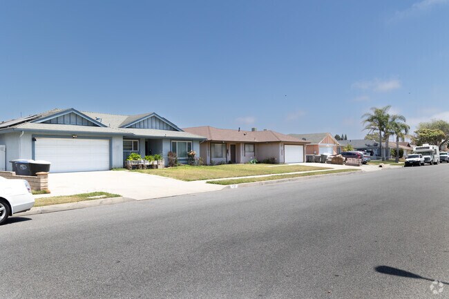 Find spacious coastal streets in Pleasant Valley Estates, Oxnard.