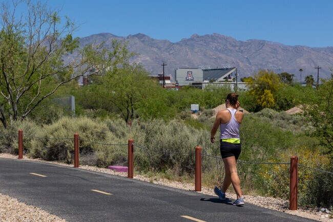 The University of Arizona attracts people to Barrio San Antonio for quick access.