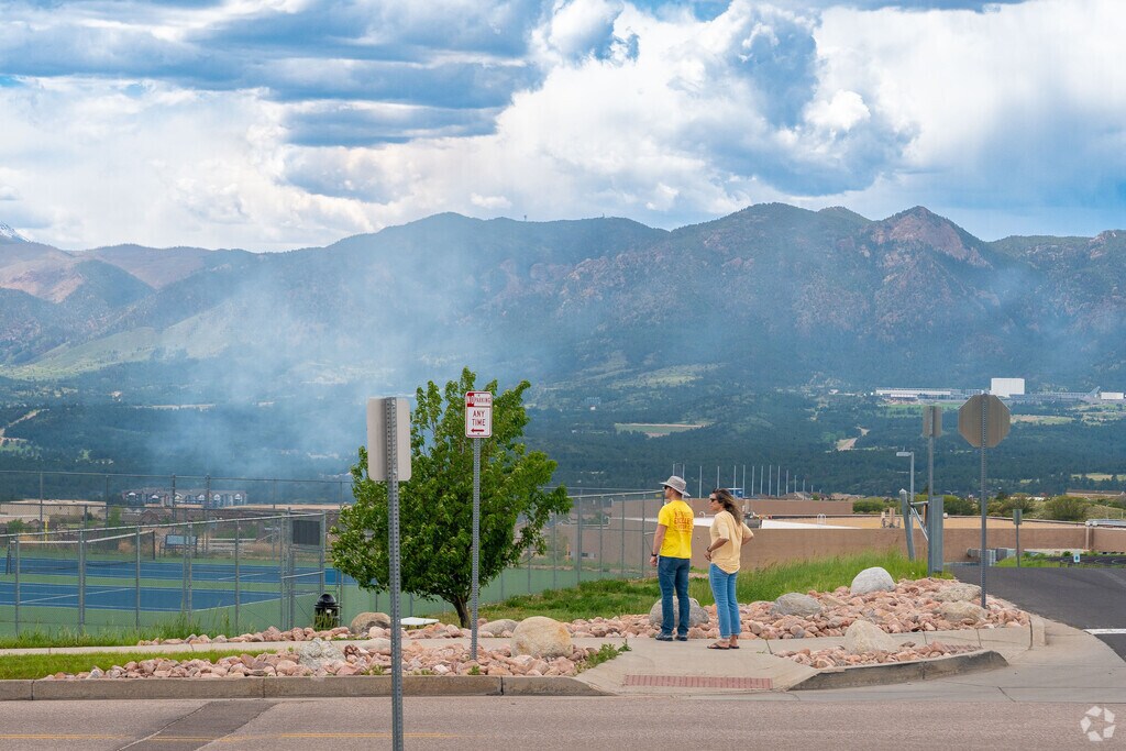 About Flying Horse Ranch Schools, Demographics, Things to Do