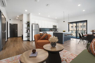 210 E 2nd St, Davenport, IA 52801