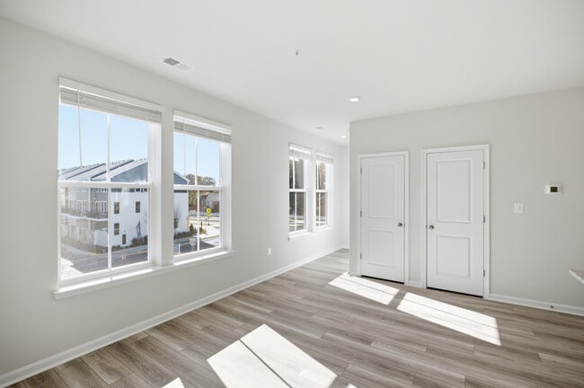 9683 Swallowtail Ln, Manassas, VA 20110 - photo 5