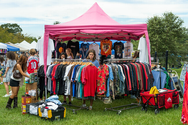 Browse unique treasures at Ridgeviews eclectic Vintage Market.