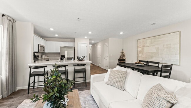 10324 Mae Ct, Cincinnati, OH 45251 - photo 2