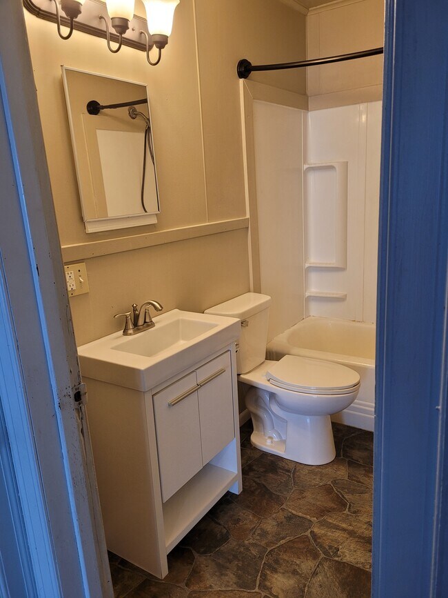 1111 Jefferson St unit A, Jefferson City, MO 65101 - photo 5