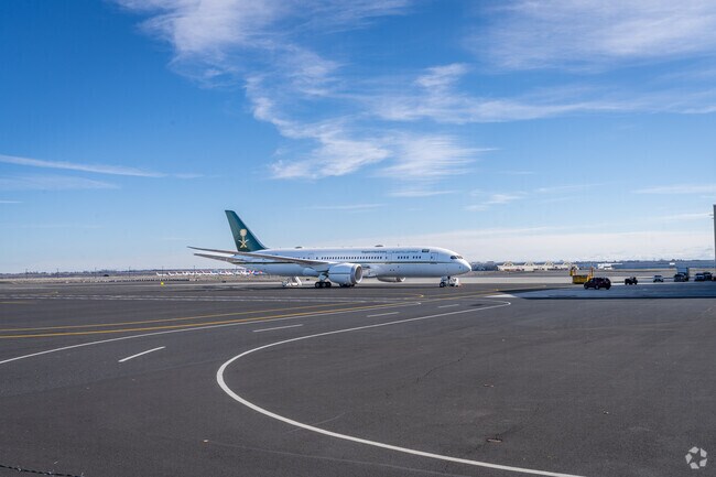 Take a quick flight to Seattle from Grant County International Airport.