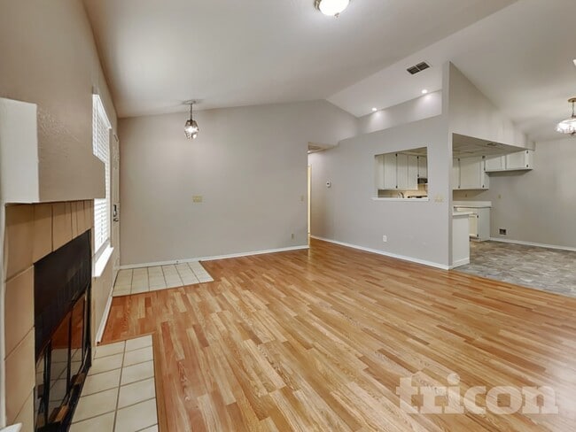 7726 Robinette Rd, Sacramento, CA 95828 - photo 4