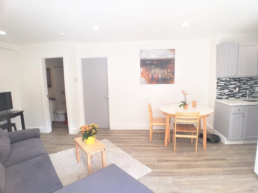 5421 Market St unit C, Emeryville, CA 94608 - photo 1