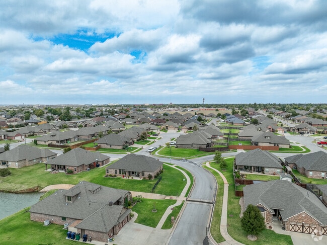 Neighborhood views of Southridge-Shadowlake