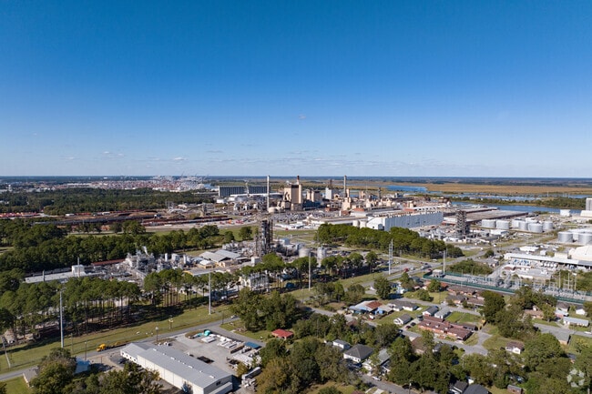 West Savannah is located in the heart of Savannah.