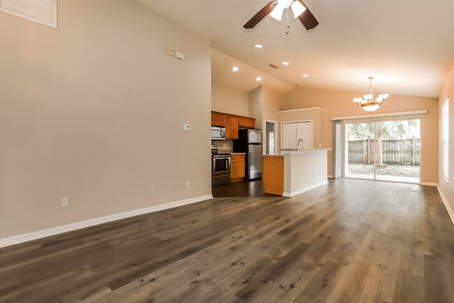 11722 Mango Cross Ct, Seffner, FL 33584 - photo 4