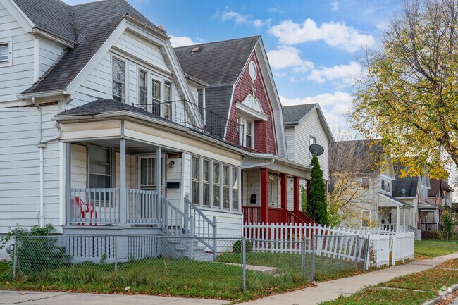 Explore a range of homes, from beautifully explored to those awaiting TLC in Metcalf Park.