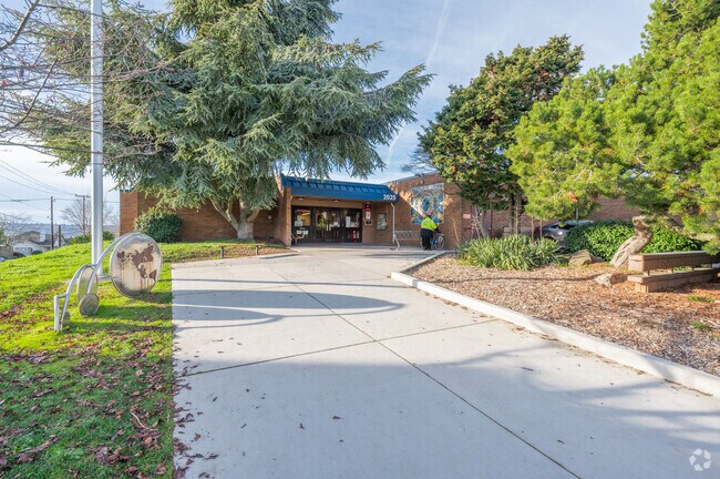 Beacon Hill International School