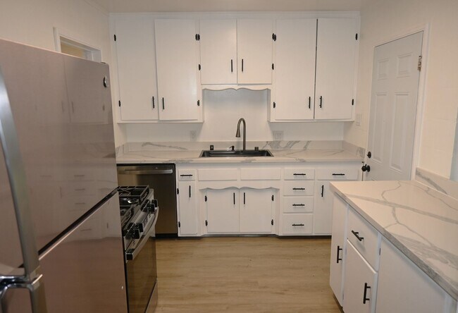 5206 61st St, Sacramento, CA 95820 - photo 7