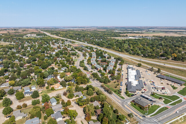 5 miles from downtown & bordered by popular parks, Candlewood offers a serene suburb lifestyle.