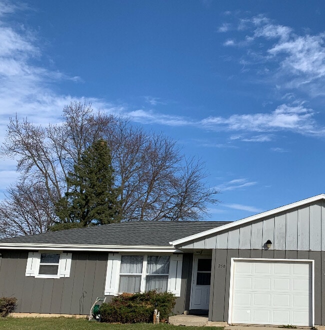 250 Westridge Rd Unit 250, Janesville, WI 53548