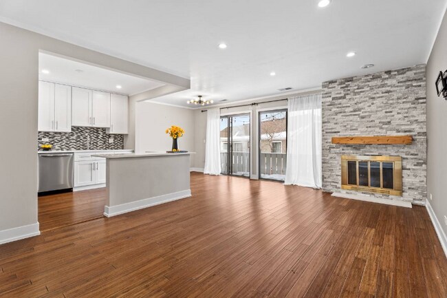 327 Wildberry Ct unit 2C, Schaumburg, IL 60193 - photo 7